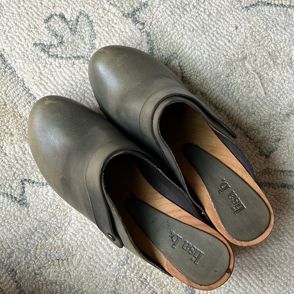 LISA B. Classic High Heel Clog Olive Leather Women’s 38 7 Pine Heel 2 7/8” Studs - Picture 10 of 15